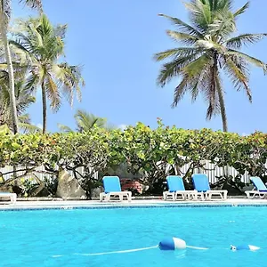 Kasa Ocean Breeze Beachfront Pool San Juan